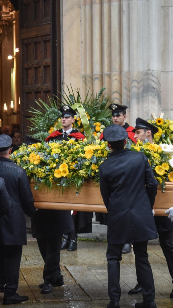A Milano l'ultimo saluto a Ornella Vanoni. Un addio nel segno della musica