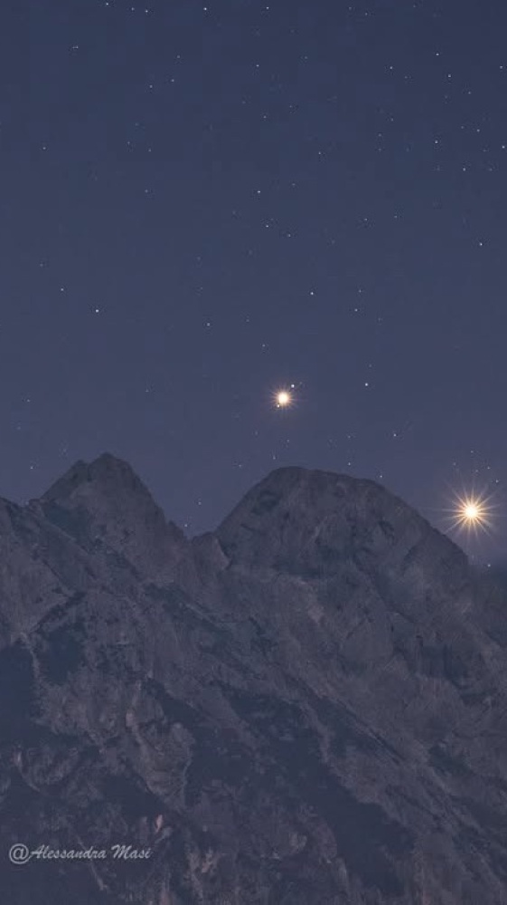 Venere e Giove illuminano la notte sulle Dolomiti
