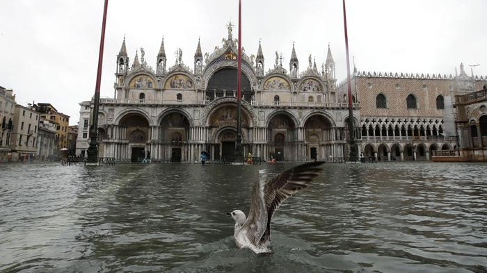 Venezia, acqua alta da record, massimo livello dal 1966