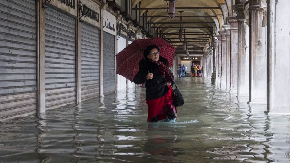 Venezia, marea si assesta attorno a 150 centimetri, danni in centro storico