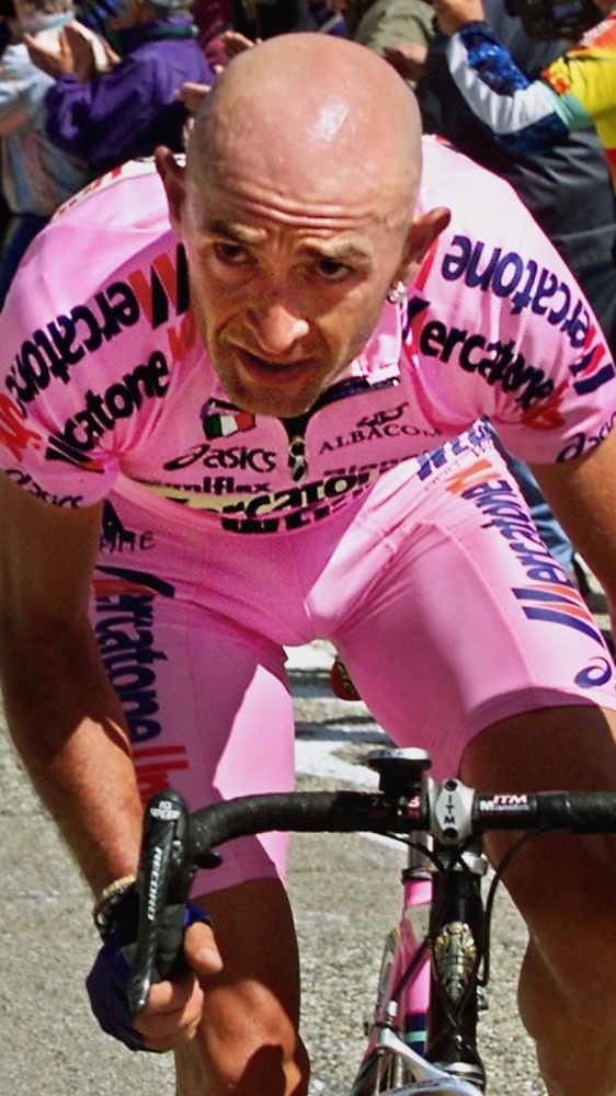 Vent'anni senza Marco Pantani. Riaccese la passione per il ciclismo, il suo mito vive ancora