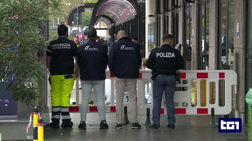 Verona, 26enne Maliano aggredisce con un coltello i poliziotti alla stazione. Un agente spara e lo uccide