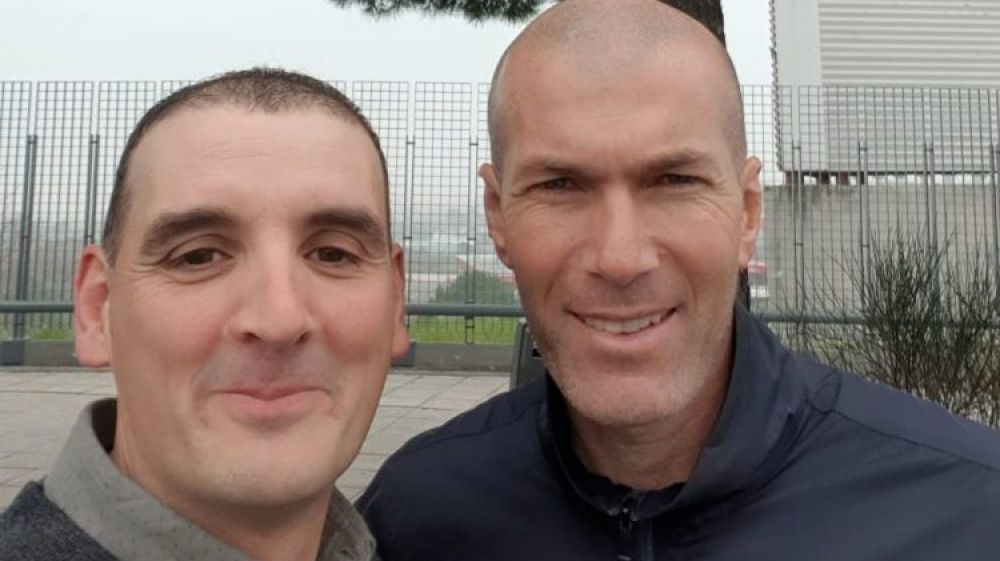 Viene tamponato da Zidane e gli chiede un selfie