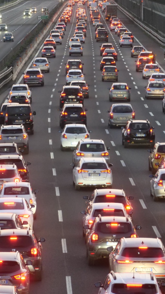 Week end di maxi esodo, annunciato traffico intenso verso le località di villeggiatura