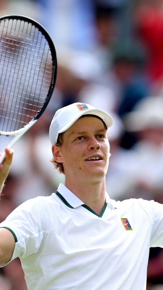 Wimbledon: esordio difficile ma vincente per Sinner. Battuto Kecmanovic in 5 set