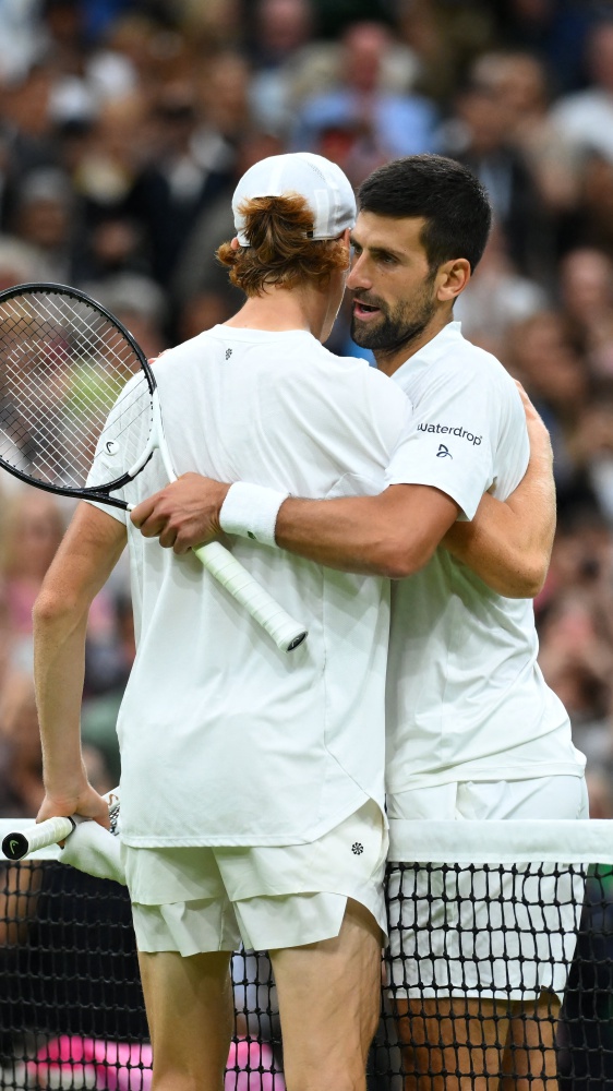 Wimbledon: Jannik Sinner eliminato da Novak Djokovic in semifinale. Il serbo affronterà Alcaraz in finale