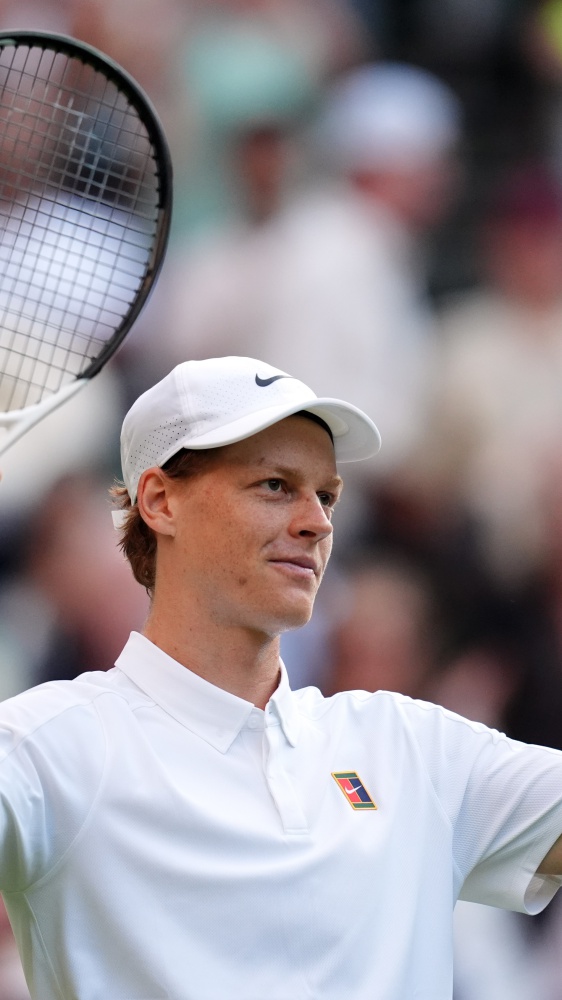 Wimbledon: Jannik Sinner travolge Vukic e va al terzo turno. Ma a Wimbledon l'Italia c'è