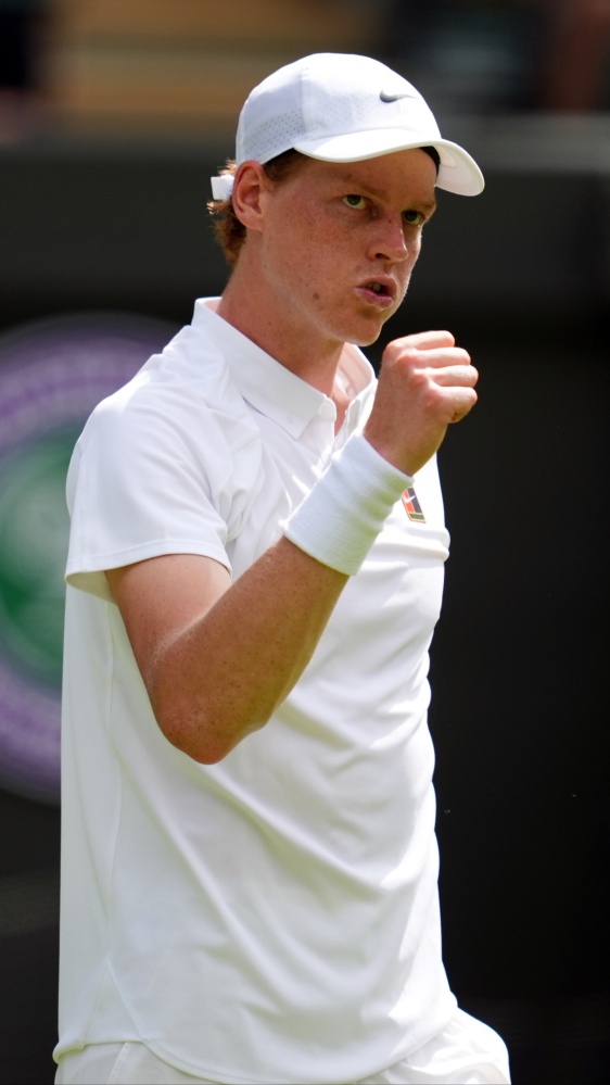 Wimbledon: Sinner batte Nardi nel derby azzurro. Delusione Musetti, out al primo turno