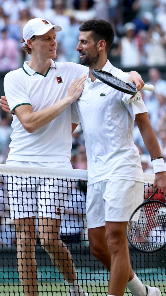 Wimbledon: Sinner ingiocabile, dominato Djokovic. Sarà finale contro Zverev