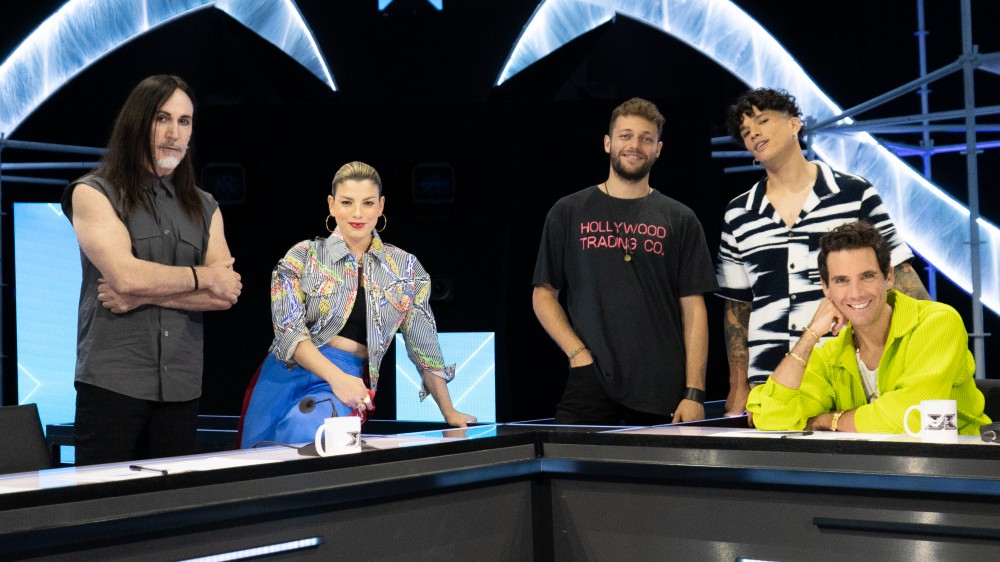 X Factor 2021  via al LIve,  con il nuovo conduttore Ludovico Tersigni, senza categorie, con gli inediti