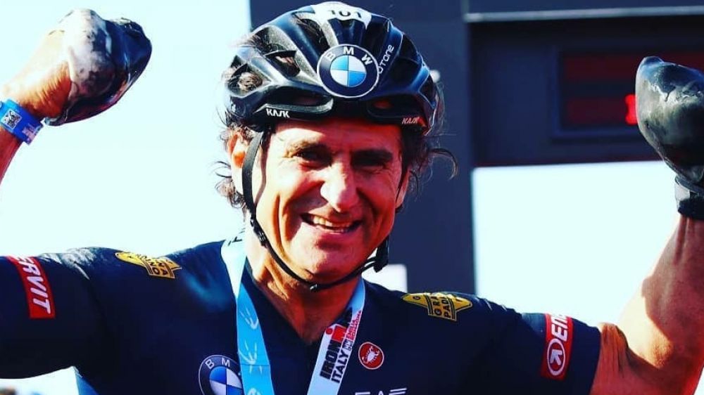 Zanardi, il figlio Niccolò pubblica nuova foto su Instagram: "Presto rivedremo tuo sorriso"