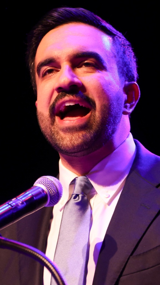 Zohran Mamdani è il sindaco di New York: "il futuro nelle nostre mani". La sfida a Trump