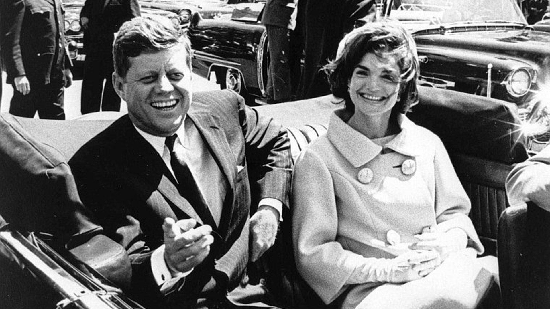 Foto Storica Lee Harvey Oswald Con Fucile E Revolver – Cimeli Assassinio JFK