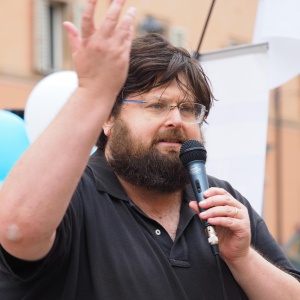 Agli arresti domiciliari Mario Adinolfi per truffa ed evasione fiscale: Gip, "soggetto pericoloso"