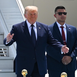 Al vertice Nato Trump attacca gli alleati e l'Italia: "ci avete abbandonato"