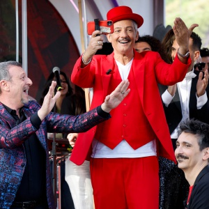 Amadeus rompe il silenzio da Fiorello: «Sanremo? Non si rifiuta mai». Ecco cosa accade in diretta Amadeus rompe il silenzio da Fiorello: «Sanremo? Non si rifiuta mai». Ecco cosa accade in diretta