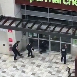 Antisemitismo, paura a Montreal: tre morti in una sparatoria nel quartiere ebraico. Il killer in mimetica Antisemitismo, paura a Montreal: tre morti in una sparatoria nel quartiere ebraico. Il killer in mimetica