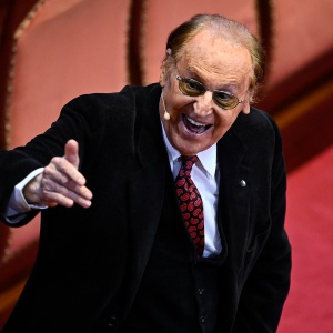 Auguri "Renz'Arbore" (come dicono a Napoli e Foggia): lo showman compie 89 anni esilaranti! Auguri "Renz'Arbore" (come dicono a Napoli e Foggia): lo showman compie 89 anni esilaranti!