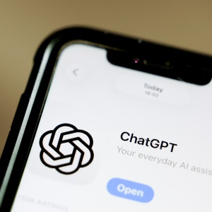 Cambiano gli obblighi di trasparenza per IA, deepfake e chatbot, entreranno in vigore dal 2 agosto 