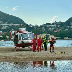 Como: bambina di 10 anni si tuffa nel lago e non riemerge, ricerche in corso Como: bambina di 10 anni si tuffa nel lago e non riemerge, ricerche in corso