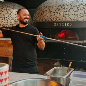 Dalle case popolari di Napoli alla ristorazione, a Brescia, la seconda possibilità per il pizzaiolo e imprenditore Ciro Di Maio 