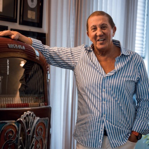 Passione, intuizioni e quella fame che è ancora un motore. Lorenzo Suraci si racconta a Economia Magazine Passione, intuizioni e quella fame che è ancora un motore. Lorenzo Suraci si racconta a Economia Magazine