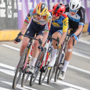 Giro d’Italia Women, la settima tappa va alla francese Cèlia Gery. La maglia rosa resta sulle spalle di Van der Breggen Giro d’Italia Women, la settima tappa va alla francese Cèlia Gery. La maglia rosa resta sulle spalle di Van der Breggen