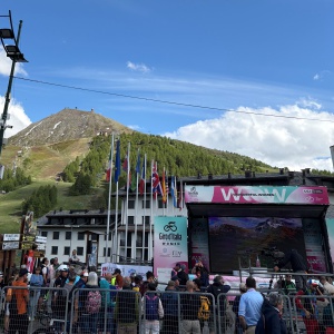 Giro d’Italia Women, sul Colle delle Finestre vince Demi Vollering. Van der Breggen conserva la maglia rosa Giro d’Italia Women, sul Colle delle Finestre vince Demi Vollering. Van der Breggen conserva la maglia rosa