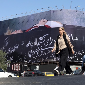 Guerra in Iran, i Pasdaran rispondono agli attacchi Usa: dubbi sulle vittime americane Guerra in Iran, i Pasdaran rispondono agli attacchi Usa: dubbi sulle vittime americane