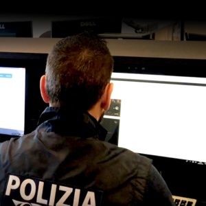 Ordine di custodia cautelare per 17enne pronta al martirio in nome di Allah Ordine di custodia cautelare per 17enne pronta al martirio in nome di Allah