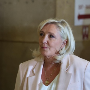 Francia, confermata la condanna per Marine Le Pen. Ma può candidarsi