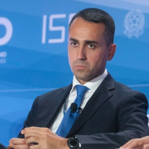 Luigi Di Maio a RTL 102.5: “Per evitare un Iran con la bomba nucleare serve un accordo diplomatico. Meloni premiata da stabilità” Luigi Di Maio a RTL 102.5: “Per evitare un Iran con la bomba nucleare serve un accordo diplomatico. Meloni premiata da stabilità”