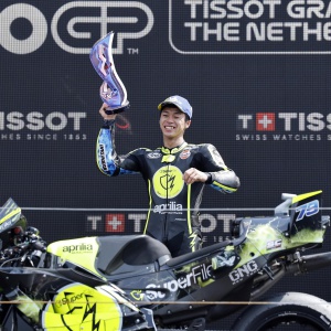MotoGP, Ai Ogura vince ad Assen, fuori Bezzecchi