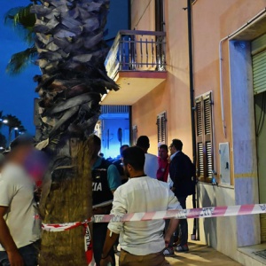 Omicidio a Civitanova, fermata la compagna della vittima Omicidio a Civitanova, fermata la compagna della vittima