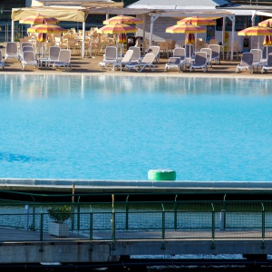 Risucchiata dal bocchettone della piscina: salva bimba nel trevigiano Risucchiata dal bocchettone della piscina: salva bimba nel trevigiano