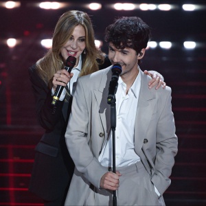 Sanremo 2026, Fulminacci racconta a RTL 102.5 la serata cover: “È stato stupendo fare un’esibizione con Francesca Fagnani” Sanremo 2026, Fulminacci racconta a RTL 102.5 la serata cover: “È stato stupendo fare un’esibizione con Francesca Fagnani”
