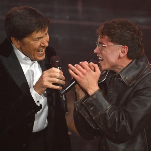 Sanremo 2026, Tredici Pietro racconta a RTL 102.5 l’emozione di cantare con il padre Gianni Morandi nella serata cover Sanremo 2026, Tredici Pietro racconta a RTL 102.5 l’emozione di cantare con il padre Gianni Morandi nella serata cover