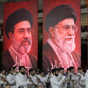 Teheran sotto il fuoco americano, mentre si celebrano i funerali di Khamenei Teheran sotto il fuoco americano, mentre si celebrano i funerali di Khamenei