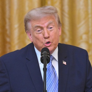 Trump accusa la Cina: 'Voto compromesso dal furto di dati'. Pechino: 'Falsità' Trump accusa la Cina: 'Voto compromesso dal furto di dati'. Pechino: 'Falsità'
