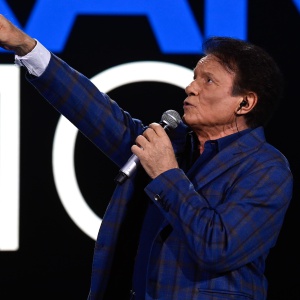 "Tutti i sogni ancora in volo": Massimo Ranieri canta e incanta, in scena lo spettacolo al Sistina di Roma "Tutti i sogni ancora in volo": Massimo Ranieri canta e incanta, in scena lo spettacolo al Sistina di Roma