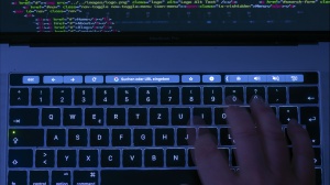 È boom di truffe sul finto curriculum, la polizia postale invita a non cliccare sui contenuti delle mail