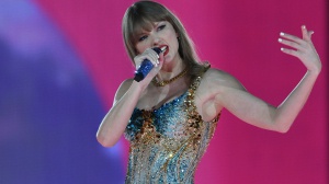 AAA cercasi super fan di Taylor Swift per il Victoria and Albert museum per il ruolo di consulente