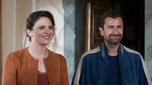Alessandro Siani e Brenda Lodigiani a RTL 102.5: “In 90 minuti di film bisogna riuscire a distrarre e intrattenere il pubblico e questo film riesce a far ridere ma anche riflettere”