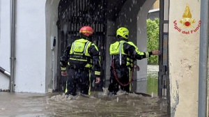 Altre due vittime in Veneto per il maltempo, padre e figlio caduti in auto in una voragine