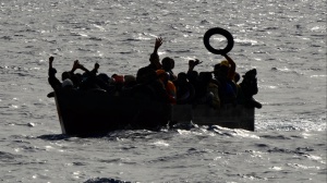 Altri seicento arrivi di migranti a Lampedusa, in un naufragio dispersa bimba di 15 mesi