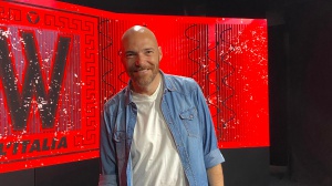 Andrea Pezzi a RTL 102.5: “Lo spettacolo ruota attorno al bisogno di recuperare noi stessi. Ci sono molte riflessioni che dovremmo fare, anche grazie a questi stimoli”