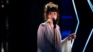 Angelica Bove nelle Nuove Proposte a Sanremo 2026: il testo e il significato del brano “Mattone”