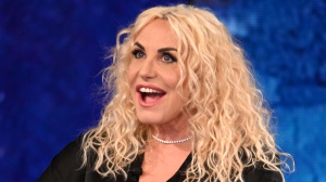 Antonella Clerici, scherzo telefonico oggi in diretta a È sempre mezzogiorno (VIDEO)