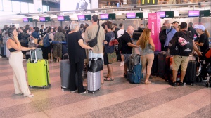 Arriva la Pasqua, alle stelle i prezzi dei biglietti per aerei, treni e bus, ma si può risparimare 