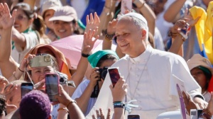 Bagno di folla per Papa Francesco a Tor Vergata, il pontefice ha celebrato la messa  che ha chiuso  il Giubileo dei giovani